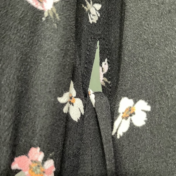 GAP Floral Print Wrap V Neck COLOR BLACK - Picture 8 of 14